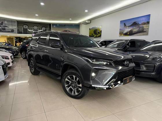 TOYOTA HILUX SW4 2.8 D-4D TURBO DIESEL SRX PLATINUM 4X4 AUTOMÁTICO